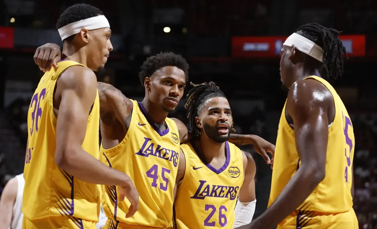 开云体育登录-湖人逆转上海队，福克斯点燃赛场